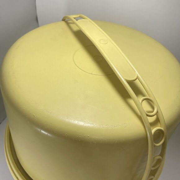 Vintage Harvest Gold Tupperware Cake Carrier With Handle Made In USA - Picture 6 of 11